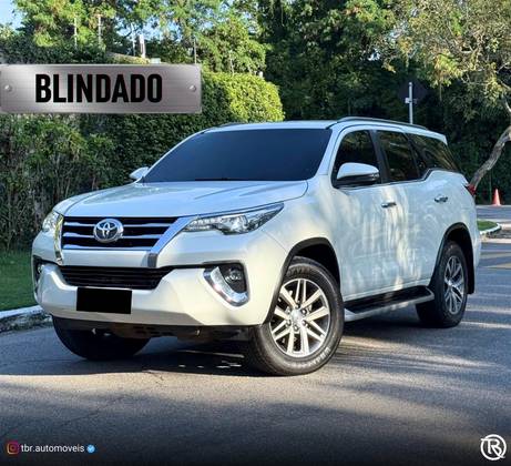 TOYOTA HILUX SW4 2.8 SRX 4X4 7 LUGARES 16V TURBO INTERCOOLER DIESEL 4P AUTOMÁTICO